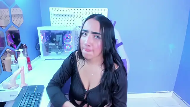 Alice 26  online show from February 3, 2:00 pm