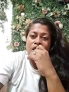 Tu-Reina online show from October 6, 8:35 pm