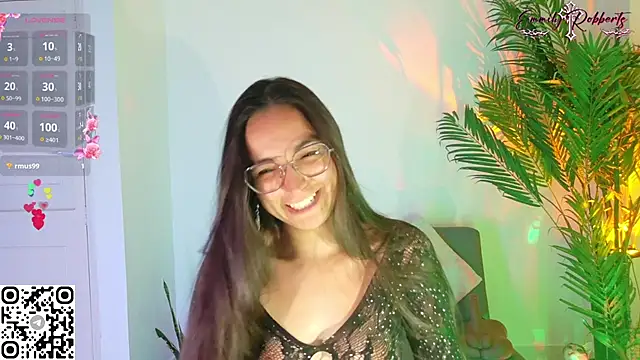 Emmi Roberts online show from July 14, 10:47 pm