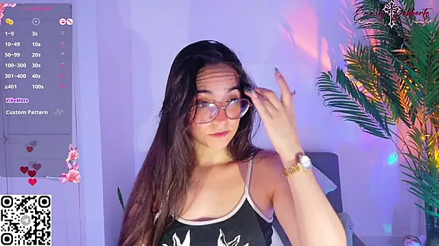 Emmi Roberts online show from July 16, 11:42 pm