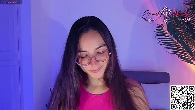 Emmi Roberts online show from July 5, 10:48 pm