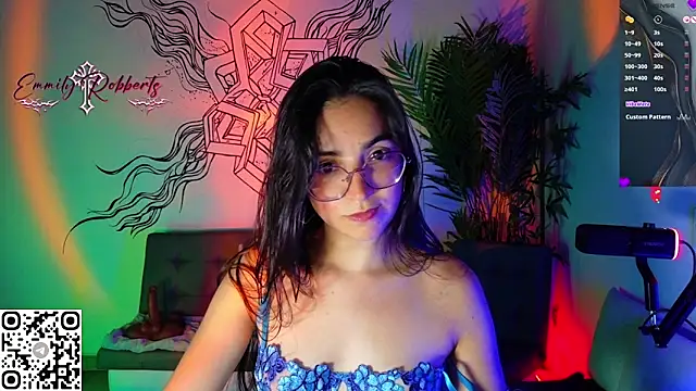 Emmi Roberts online show from May 2, 1:31 am