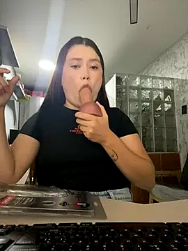 sophikinley online show from November 24, 9:33 am