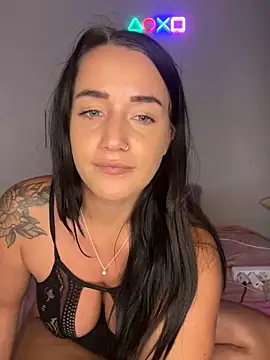 Snapshot of DarkVelvet chatting on October 5, 10:04 pm DarkVelvet online show from October 5, 10:04 pm