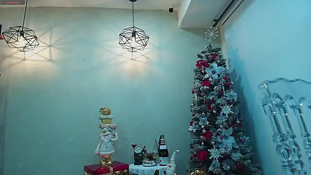 Coral Lise online show from December 16, 11:05 am