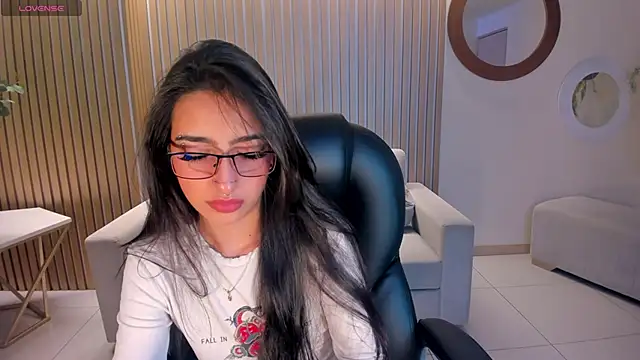 Snapshot of LarisaSmirnov chatting on October 22, 4:39 am LarisaSmirnov online show from October 22, 4:39 am