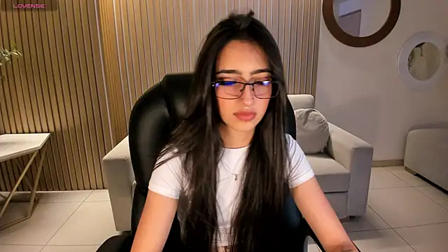 Snapshot of LarisaSmirnov chatting on October 23, 4:40 am LarisaSmirnov online show from October 23, 4:40 am