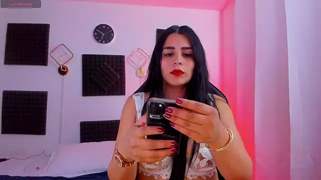 hannarusso online show from December 4, 11:49 pm