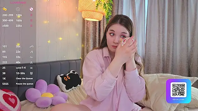 ConstanceHelms online show from April 18, 5:10 am