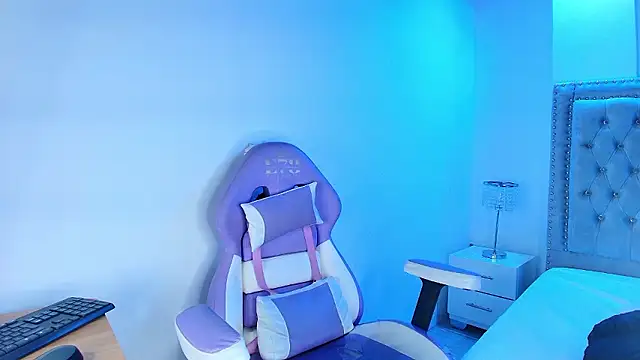 Lia adamsss online show from December 23, 3:32 am