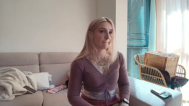 tattoobbgirl online show from April 14, 3:12 pm