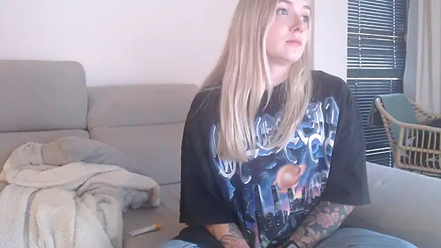 tattoobbgirl online show from November 8, 4:23 pm