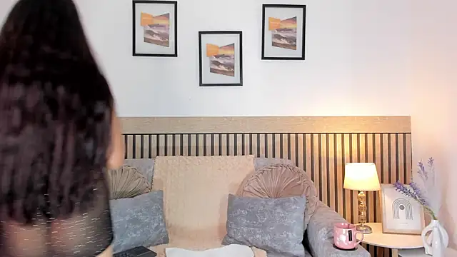 hanna mils online show from December 2, 4:58 am