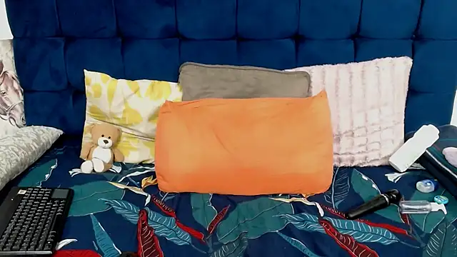 AriesCake online show from April 12, 11:57 am