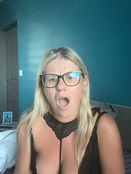 lady gloria69 online show from July 2, 4:29 am
