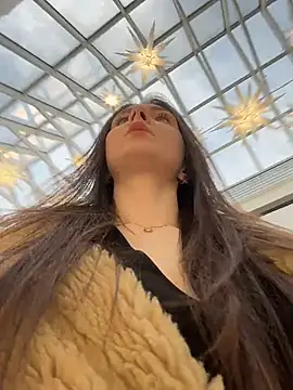 MilaBee online show from April 5, 12:04 pm