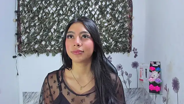 Snapshot of Sarahbrowm_ chatting on October 21, 7:07 pm Sarahbrowm online show from October 21, 7:07 pm