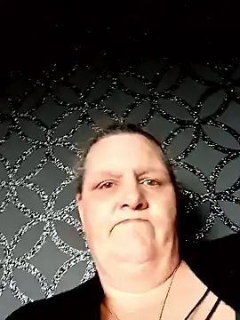 MissQueenBeex online show from March 20, 11:59 am