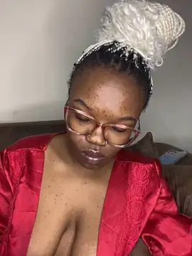 YummyMelanin117 online show from April 16, 11:40 pm