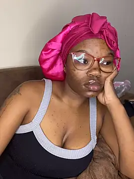 YummyMelanin117 online show from March 3, 10:27 pm