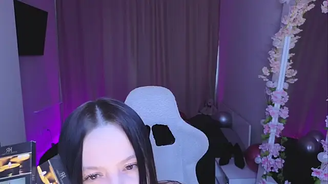 Betty  Davvis online show from February 13, 2:30 pm