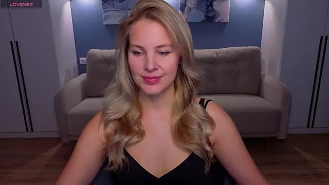 MelanieBennett online show from May 14, 6:19 am