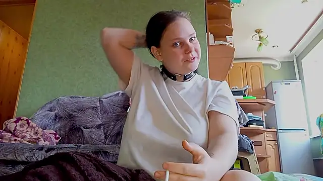 SweetPiggyx online show from April 17, 9:11 am