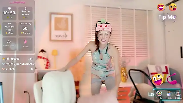 LunaBelle1984 online show from December 3, 4:53 pm