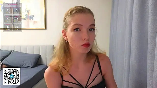 EmilyLuv online show from October 9, 6:23 pm