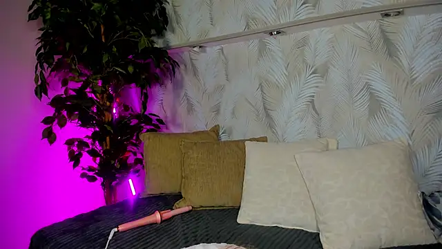 Candy Cansew online show from March 21, 1:10 am