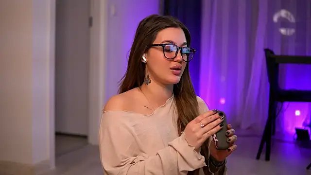 AryaDeluna online show from December 1, 7:38 pm