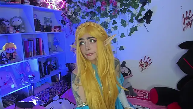 sarahminage  online show from November 11, 6:05 pm