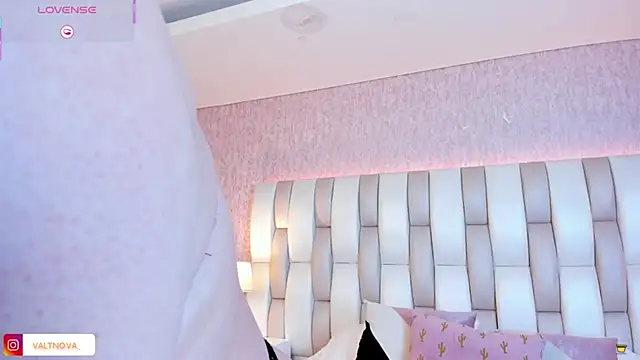 valt  online show from November 18, 8:21 pm