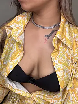 Scarlett 1819 online show from April 18, 5:48 pm