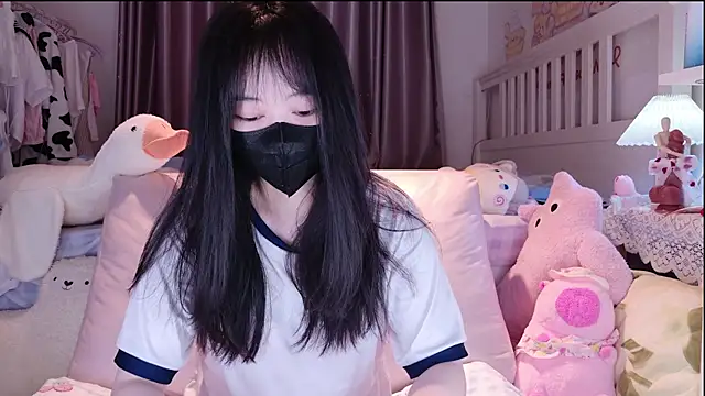 love-uiui online show from November 17, 2:18 pm