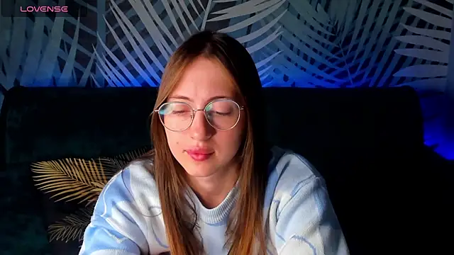 Snapshot of ChristyCrayme chatting on October 4, 10:36 pm ChristyCrayme online show from October 4, 10:36 pm