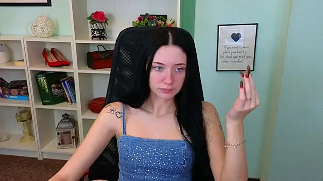Snapshot of Ivanna__Rose chatting on October 21, 4:38 am Ivanna Rose online show from October 21, 4:38 am