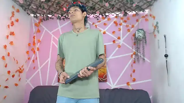 Snapshot of Bastian_boyshot77 chatting on October 5, 7:52 pm Bastian boyshot77 online show from October 5, 7:52 pm