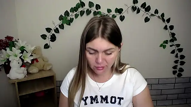 Snapshot of Magic_Katarina_ chatting on September 18, 9:30 am Magic Katarina online show from September 18, 9:30 am
