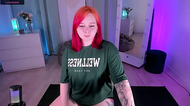 lunaalli online show from March 27, 8:20 pm