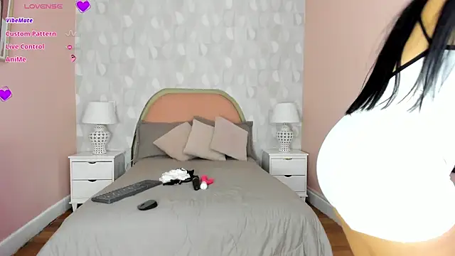 isabella milf  online show from April 19, 12:05 pm