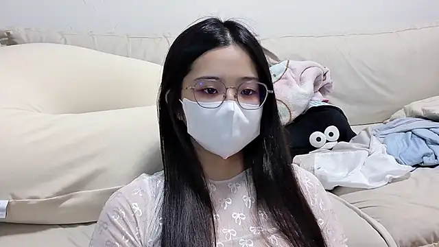 LHeart online show from June 9, 2:05 pm