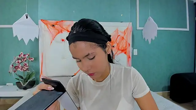 ania gomez online show from November 1, 9:19 pm