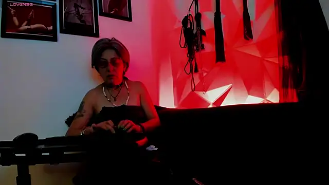 Snapshot of MistressNyx_cg chatting on October 6, 2:01 pm MistressNyx cg online show from October 6, 2:01 pm