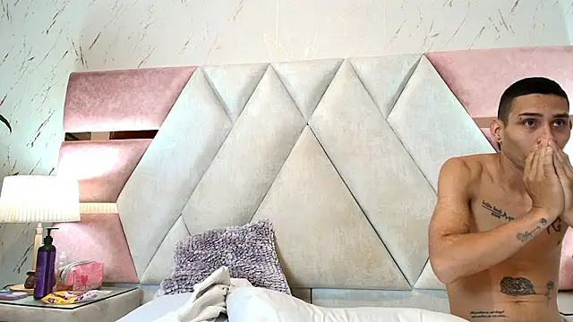 Zoelucas online show from March 2, 12:12 pm