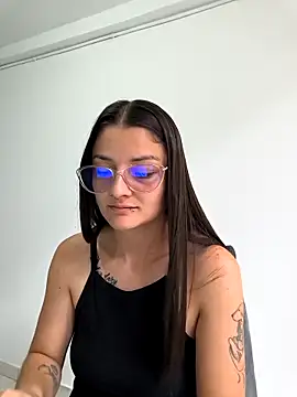 Coralinne   online show from April 18, 3:47 pm