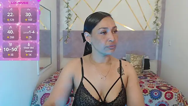 IvyShine7 online show from November 6, 7:31 pm