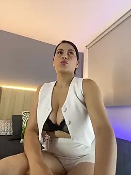 Atenea Clerk online show from April 6, 11:33 am