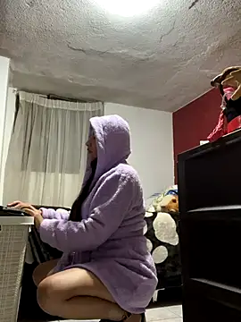 Snapshot of Bamby_milflatina chatting on October 29, 1:43 am Bamby milflatina online show from October 29, 1:43 am