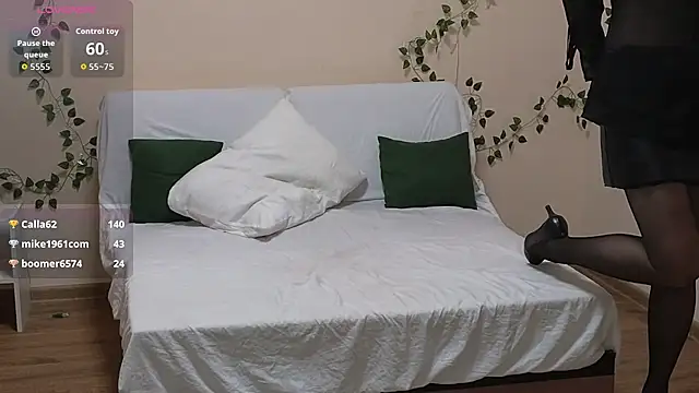 Lia Tito online show from December 4, 1:24 pm